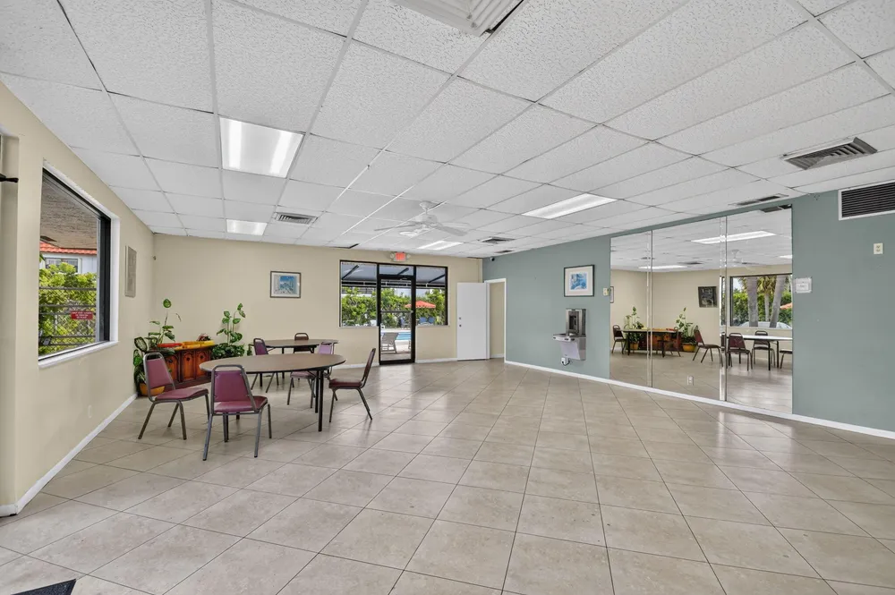 2101 W Woolbright Rd, Boynton Beach, FL 33426