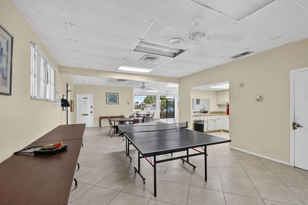 2101 W Woolbright Rd, Boynton Beach, FL 33426