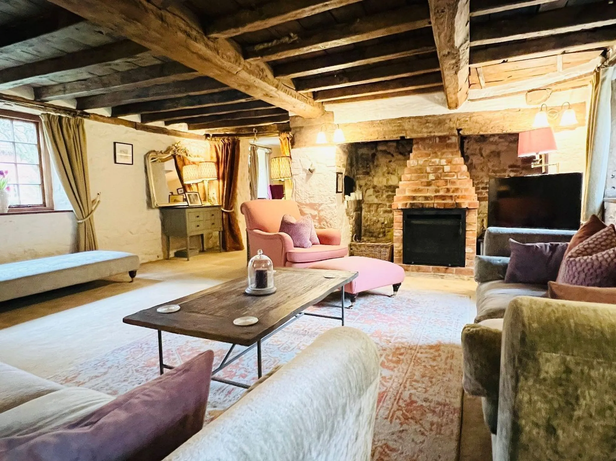 https://mr0.homeflow-assets.co.uk/files/photo/image/47898/3195/_x_/55126010.jpg