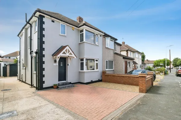 Lancaster Drive, Hornchurch, RM12