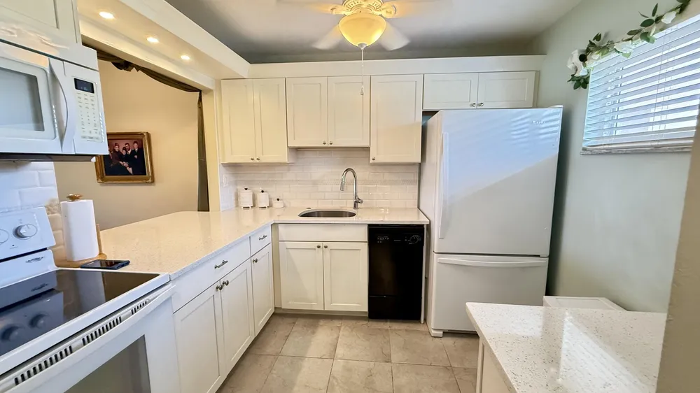 2728 Garden Dr N, Lake Worth Beach, FL 33461