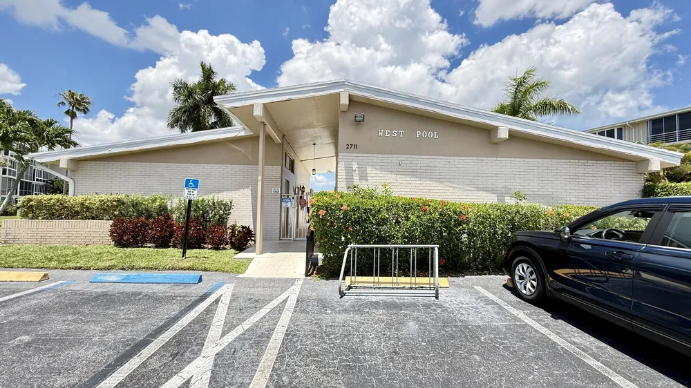 2728 Garden Dr N, Lake Worth Beach, FL 33461