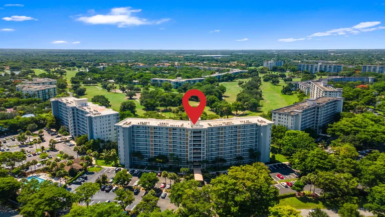625 Oaks Dr, Pompano Beach, FL 33069