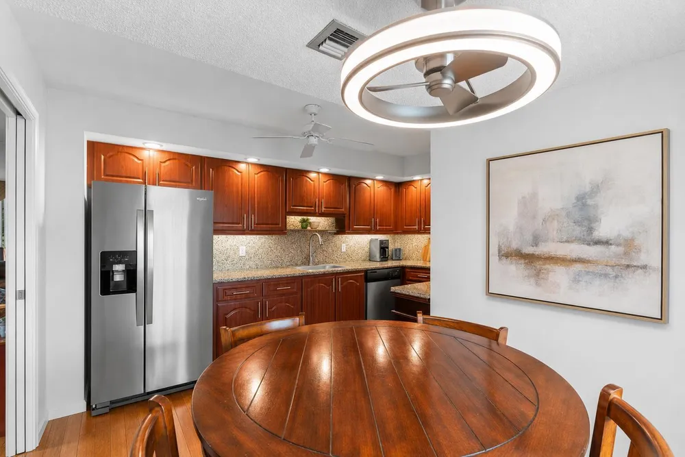 625 Oaks Dr, Pompano Beach, FL 33069