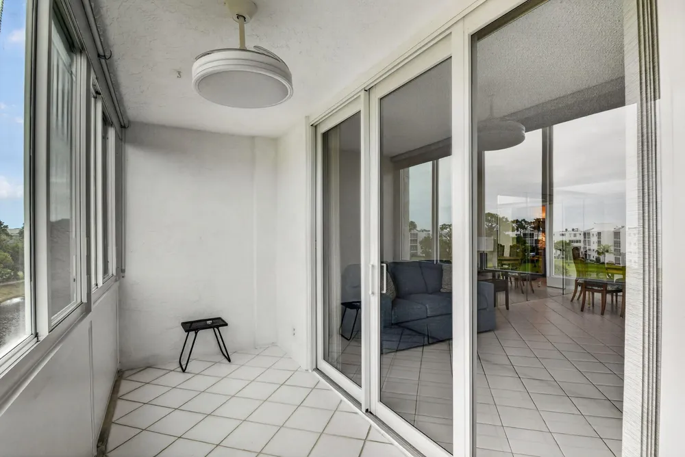 3425 Via Poinciana, Lake Worth, FL 33467