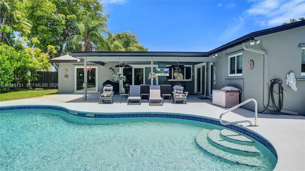 5581 SW 7th St, Plantation, FL 33317