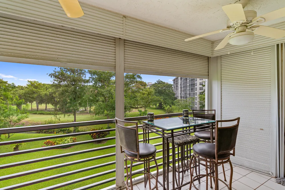 625 Oaks Dr, Pompano Beach, FL 33069