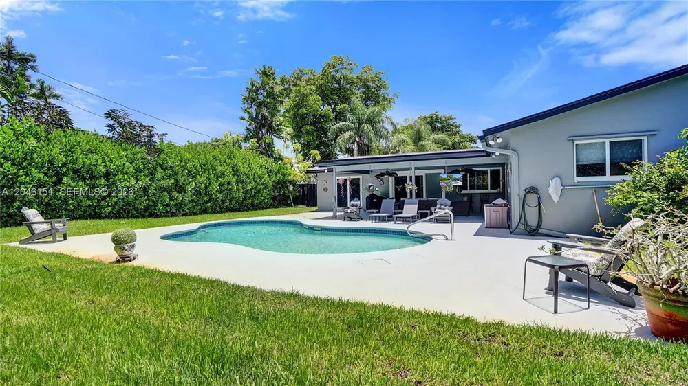 5581 SW 7th St, Plantation, FL 33317