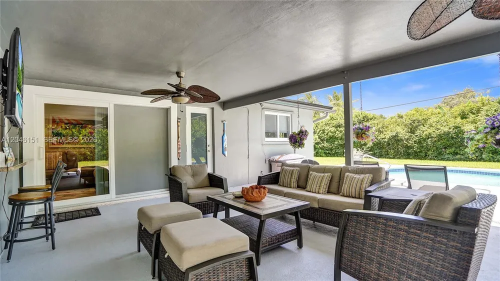 5581 SW 7th St, Plantation, FL 33317