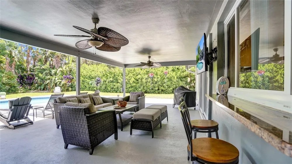 5581 SW 7th St, Plantation, FL 33317