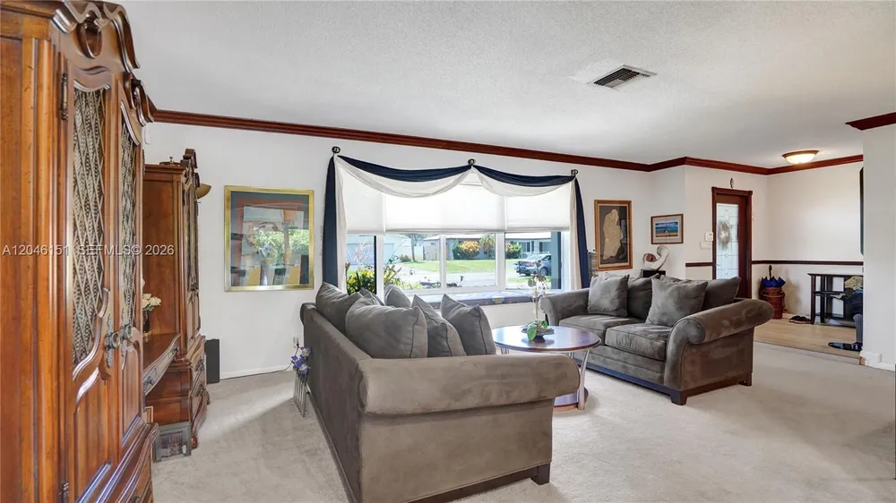 5581 SW 7th St, Plantation, FL 33317
