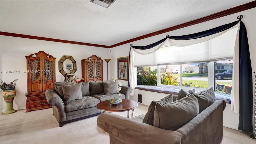 5581 SW 7th St, Plantation, FL 33317