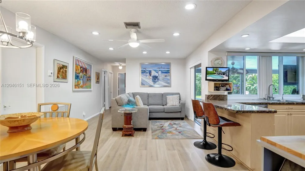 5581 SW 7th St, Plantation, FL 33317