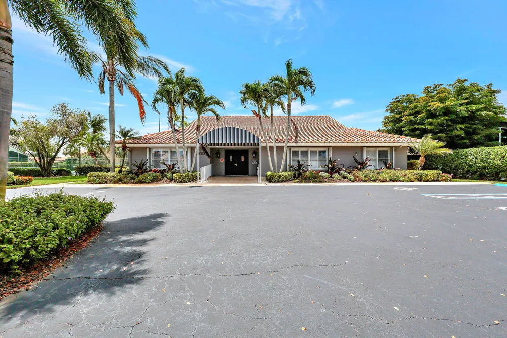 6101 Hook Ln, Boynton Beach, FL 33437