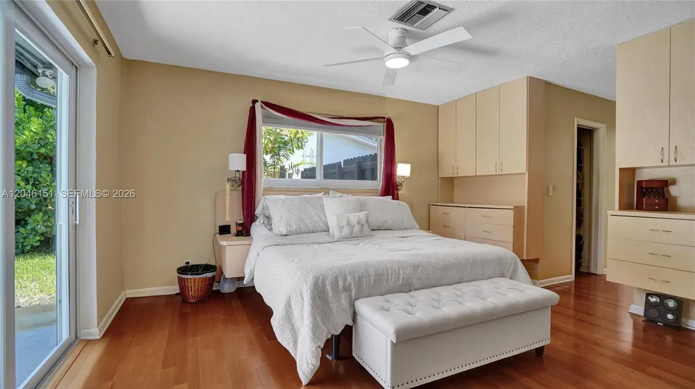 5581 SW 7th St, Plantation, FL 33317