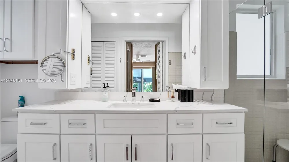 5581 SW 7th St, Plantation, FL 33317