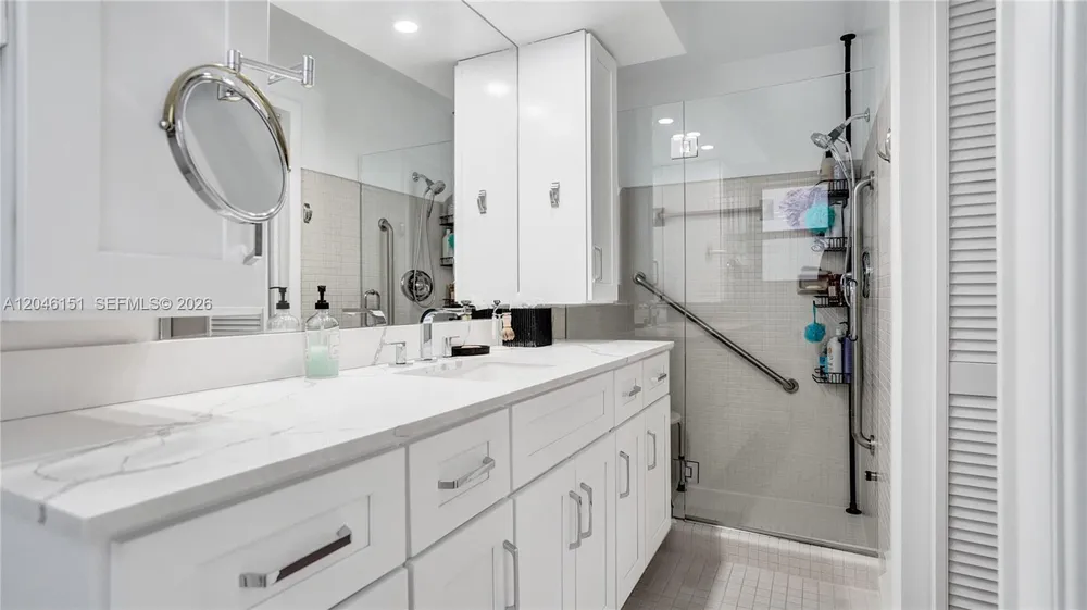 5581 SW 7th St, Plantation, FL 33317