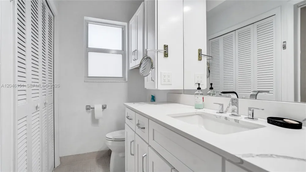 5581 SW 7th St, Plantation, FL 33317