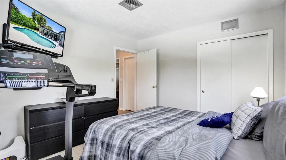 5581 SW 7th St, Plantation, FL 33317