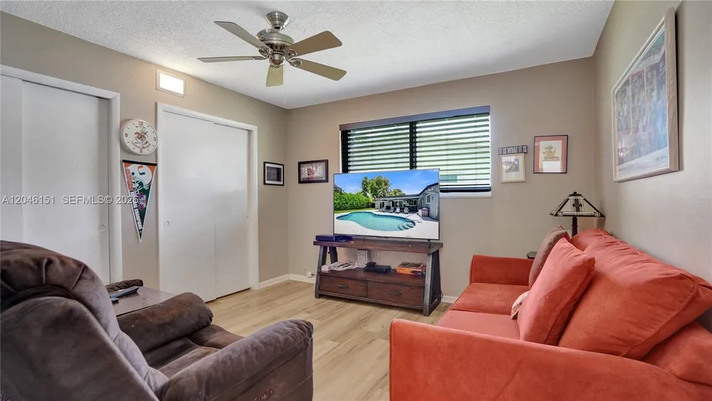 5581 SW 7th St, Plantation, FL 33317