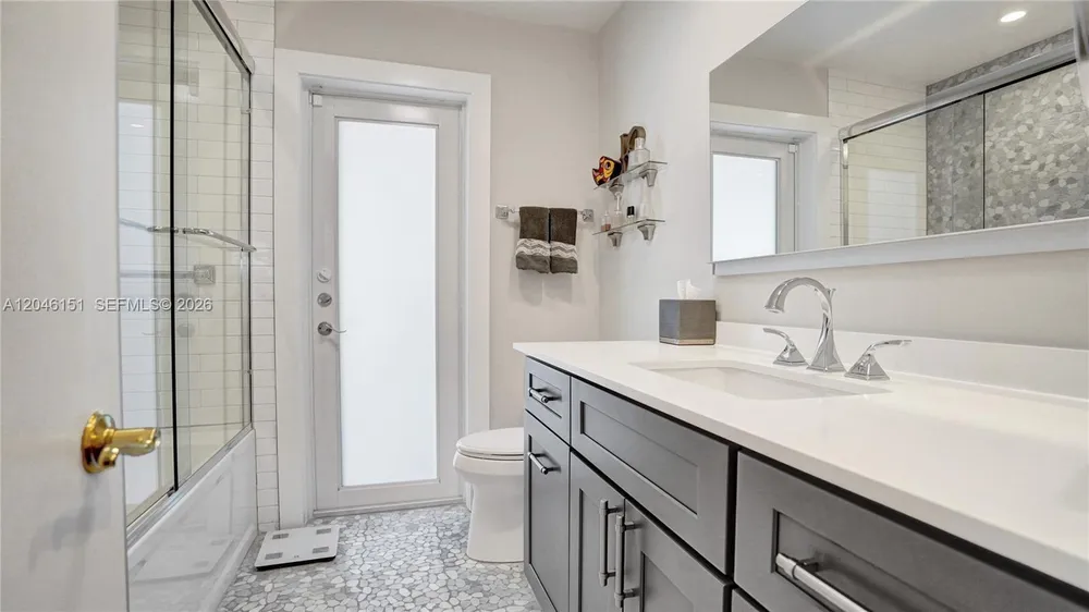 5581 SW 7th St, Plantation, FL 33317