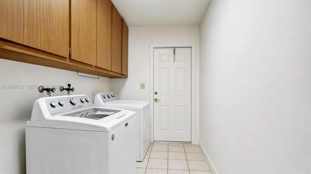 5581 SW 7th St, Plantation, FL 33317