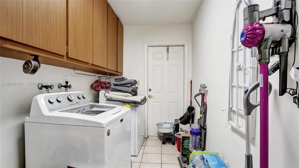 5581 SW 7th St, Plantation, FL 33317