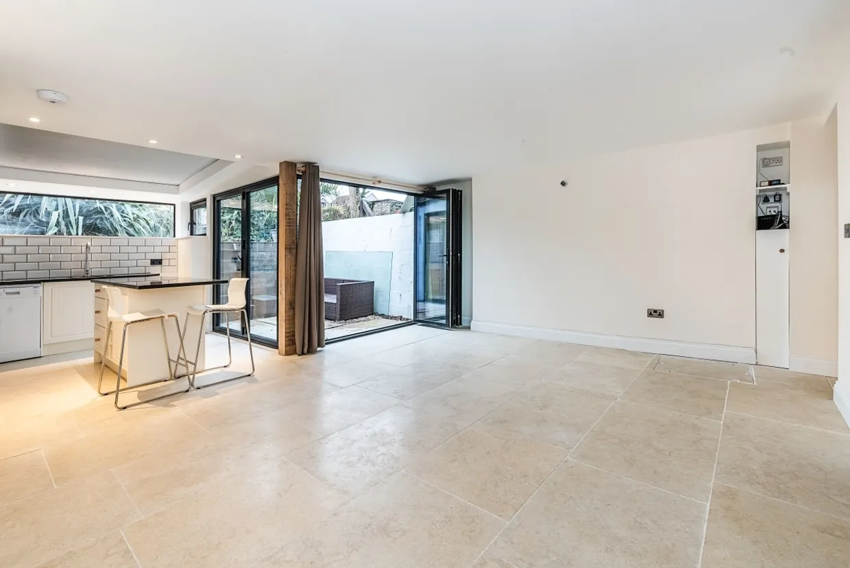 Larkhall Rise London SW4 photo 3