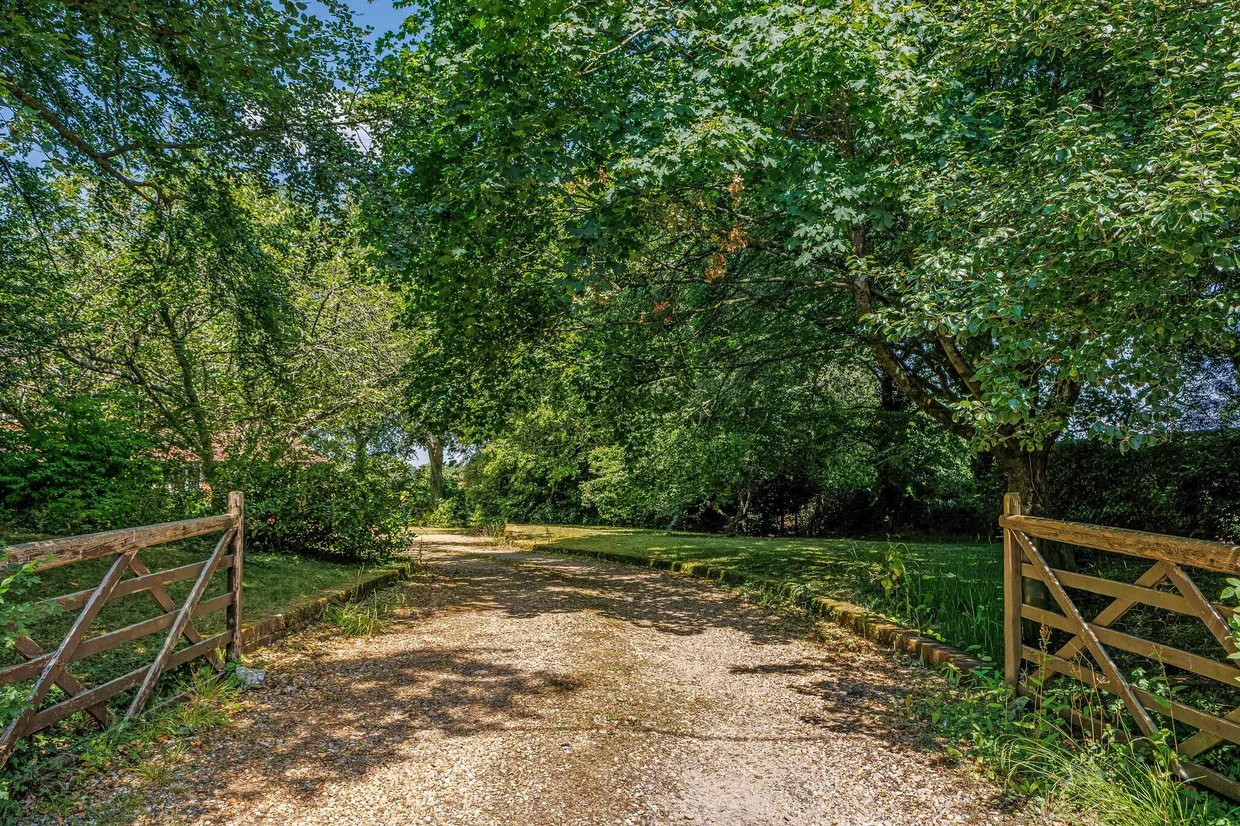 The Street, Long Sutton, RG29 photo 33