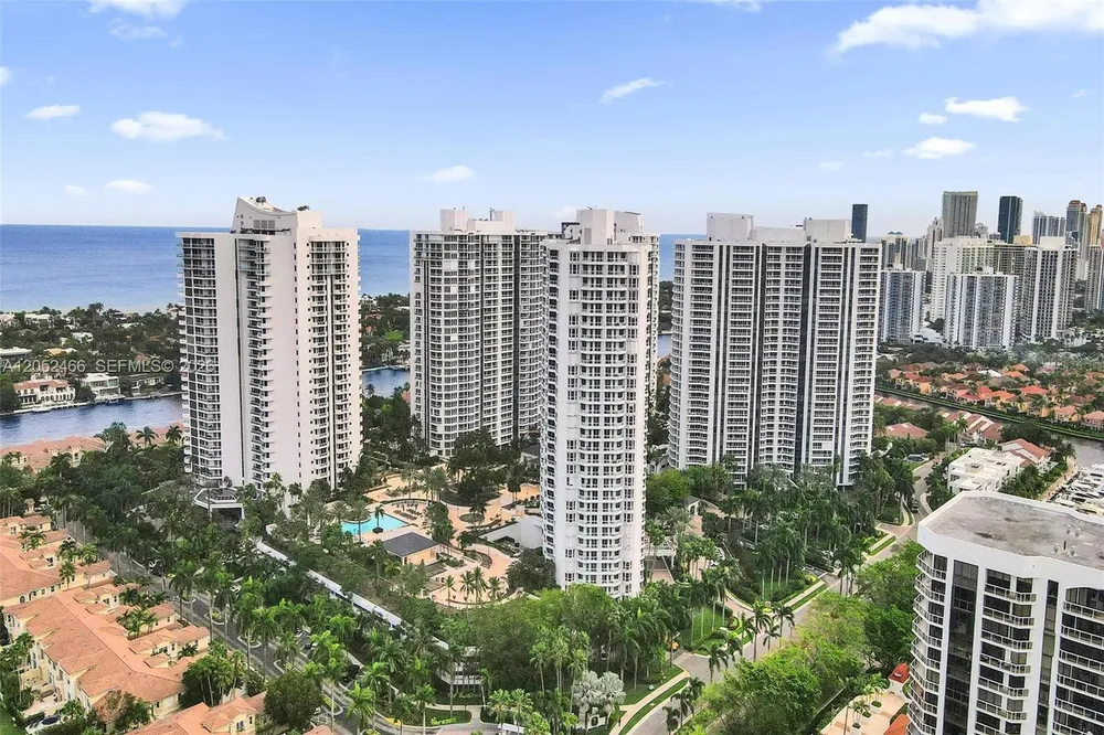 21150 Point Pl, Aventura, FL 33180