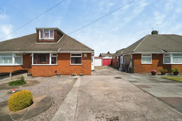 Walnut Close, Clifton, Swinton, Manch...