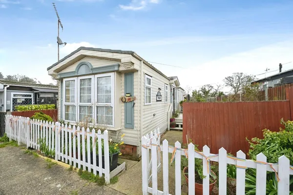 Sunset Drive, Havering-Atte-Bower, Ro...