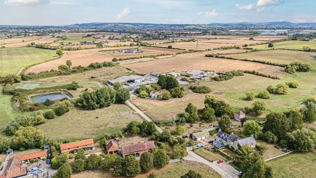 https://mr0.homeflow-assets.co.uk/files/photo/image/47908/2480/_x_/53213387.jpg