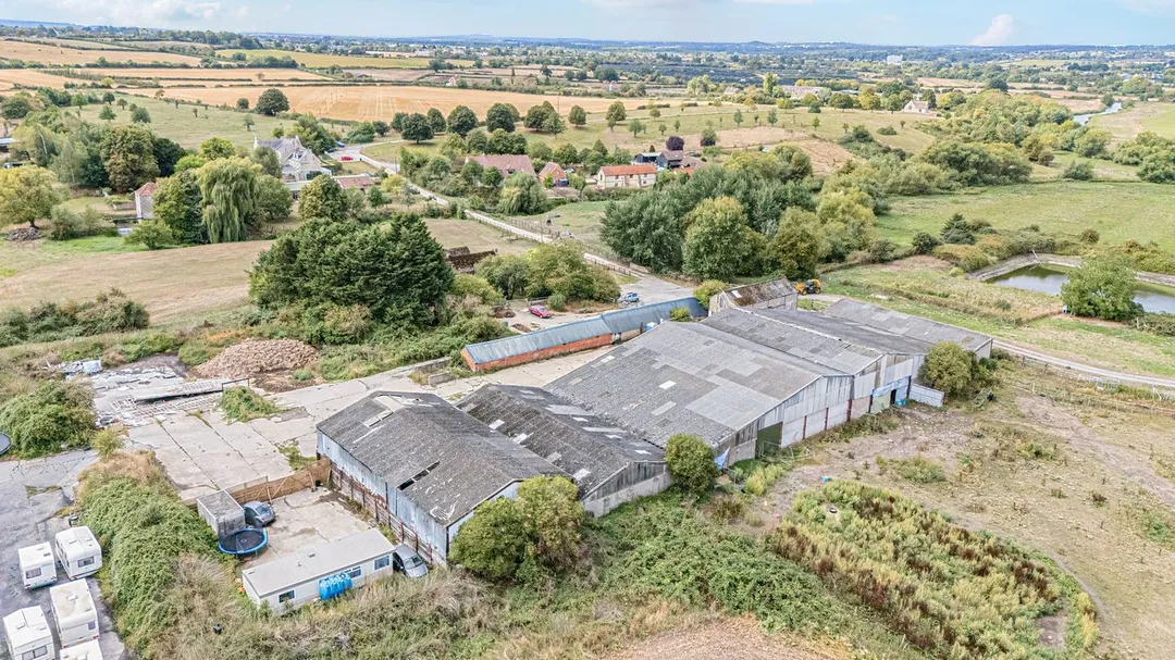 https://mr0.homeflow-assets.co.uk/files/photo/image/47908/2487/_x_/53213871.jpg