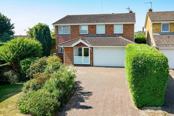 Kendale, Leverstock Green, Hemel Hempstead, Hertfordshire, HP3 8NN