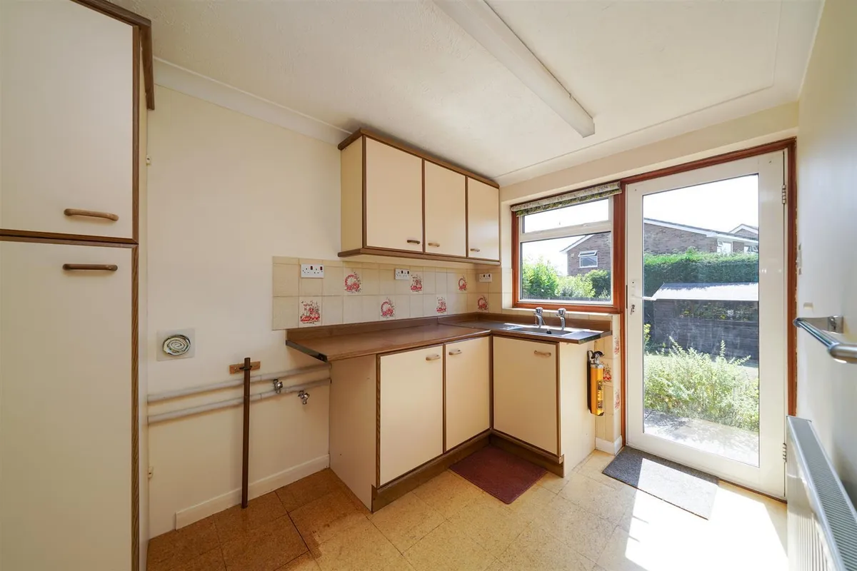 Kendale, Leverstock Green, Hemel Hempstead, Hertfordshire, HP3 8NN