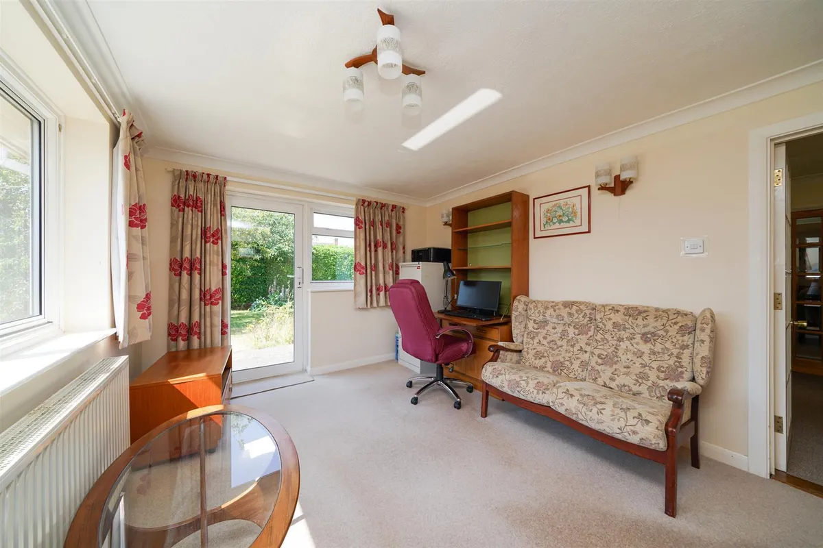 Kendale, Leverstock Green, Hemel Hempstead, Hertfordshire, HP3 8NN
