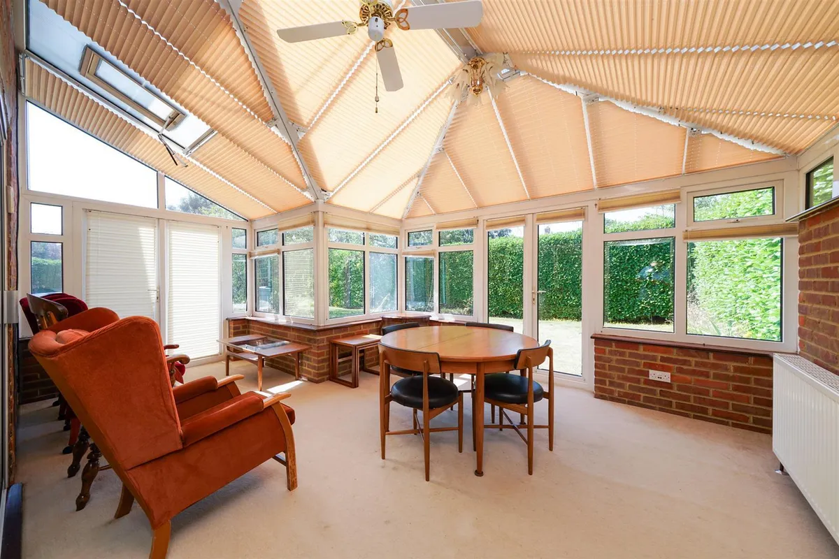 Kendale, Leverstock Green, Hemel Hempstead, Hertfordshire, HP3 8NN