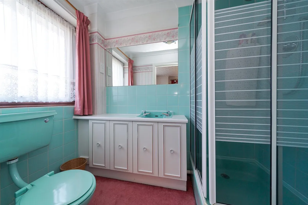 Kendale, Leverstock Green, Hemel Hempstead, Hertfordshire, HP3 8NN