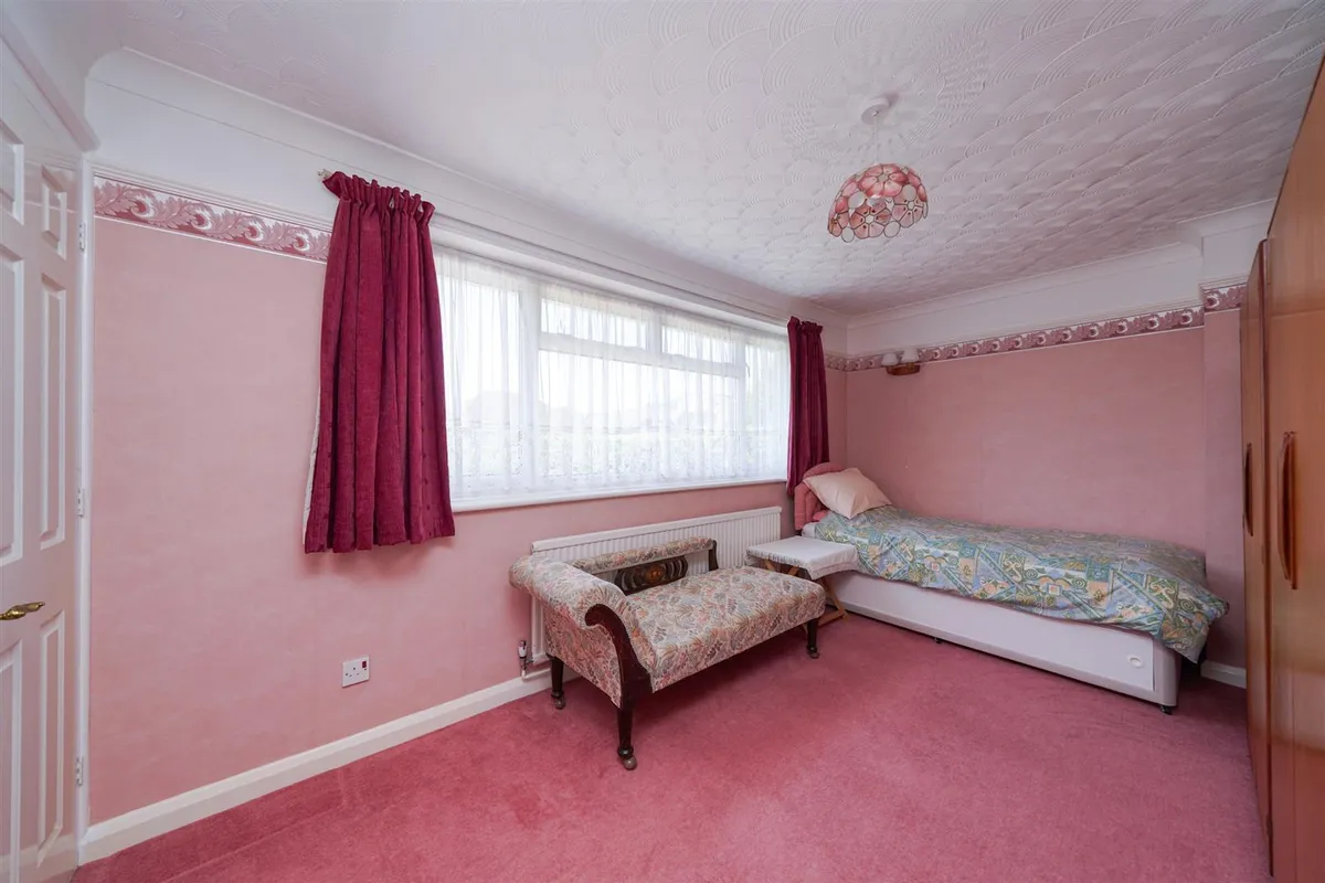 Kendale, Leverstock Green, Hemel Hempstead, Hertfordshire, HP3 8NN