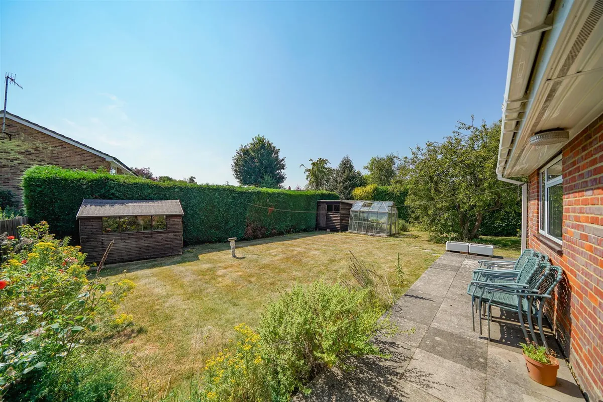 Kendale, Leverstock Green, Hemel Hempstead, Hertfordshire, HP3 8NN