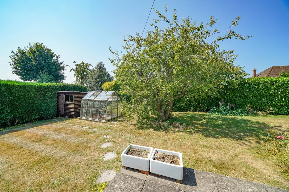 Kendale, Leverstock Green, Hemel Hempstead, Hertfordshire, HP3 8NN