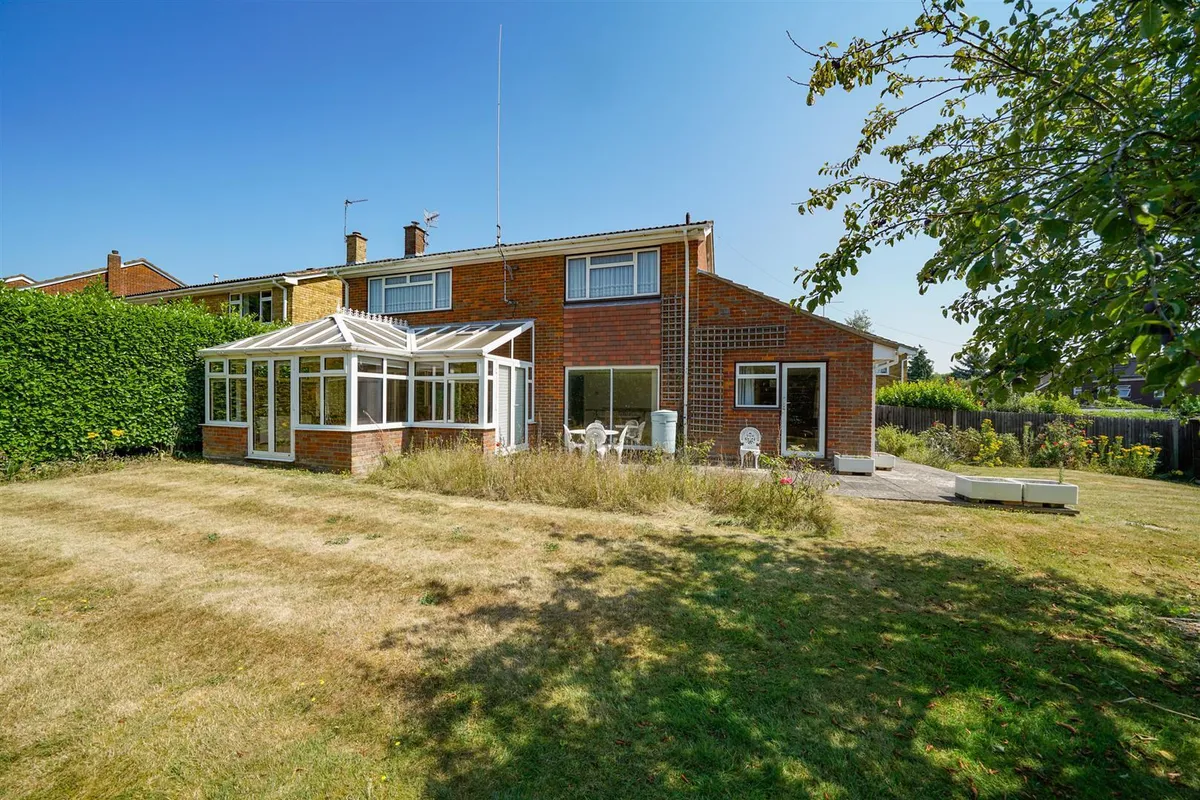 Kendale, Leverstock Green, Hemel Hempstead, Hertfordshire, HP3 8NN