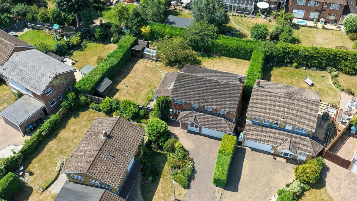 Kendale, Leverstock Green, Hemel Hempstead, Hertfordshire, HP3 8NN