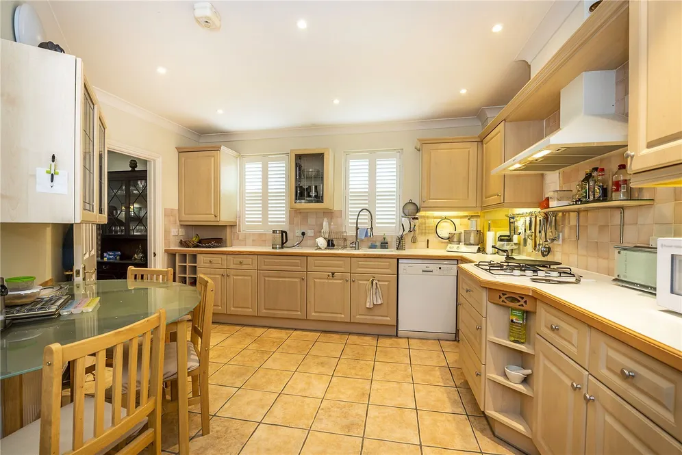 Clearwater Place, Surbiton, KT6 photo 2