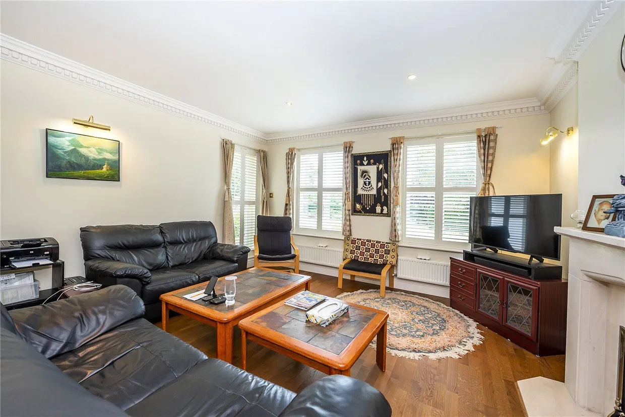Clearwater Place, Surbiton, KT6 photo 3