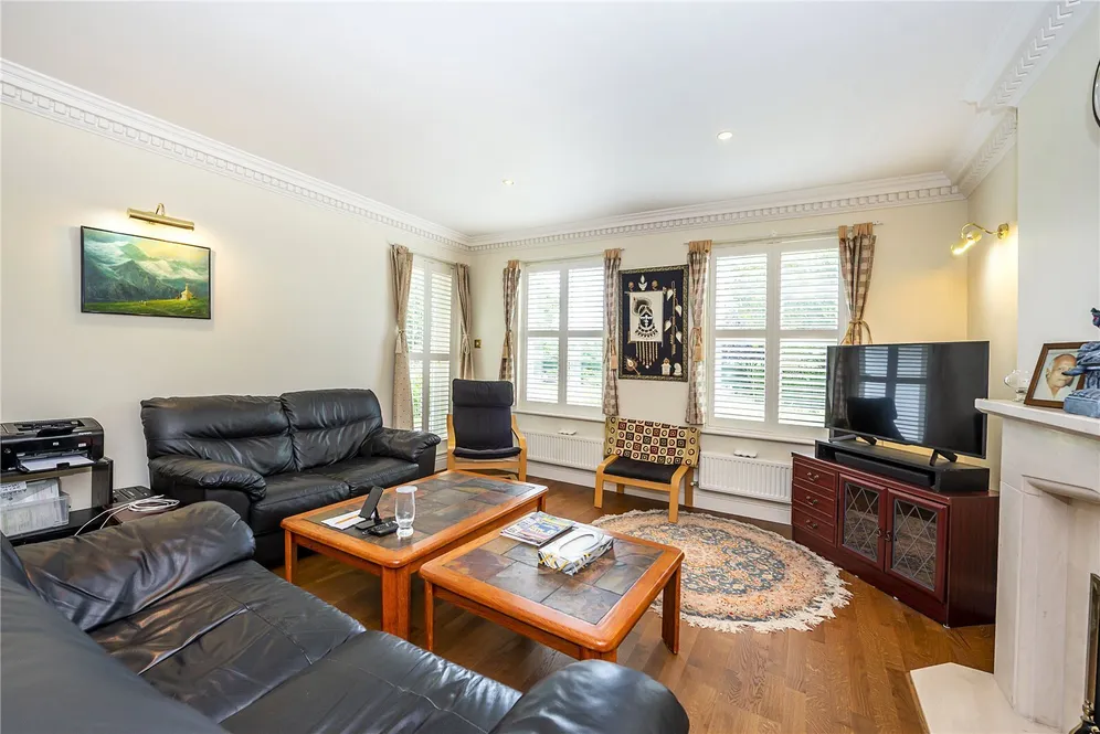 Clearwater Place, Surbiton, KT6 photo 3