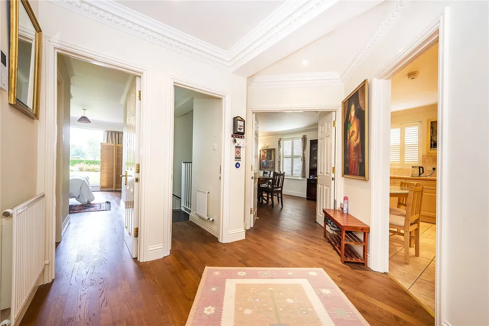 Clearwater Place, Surbiton, KT6 photo 5