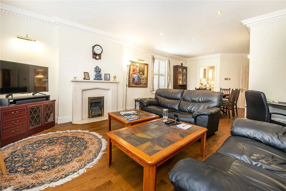 Clearwater Place, Surbiton, KT6 photo 9