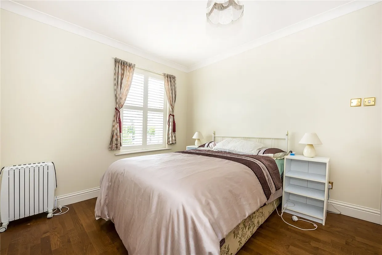 Clearwater Place, Surbiton, KT6 photo 11